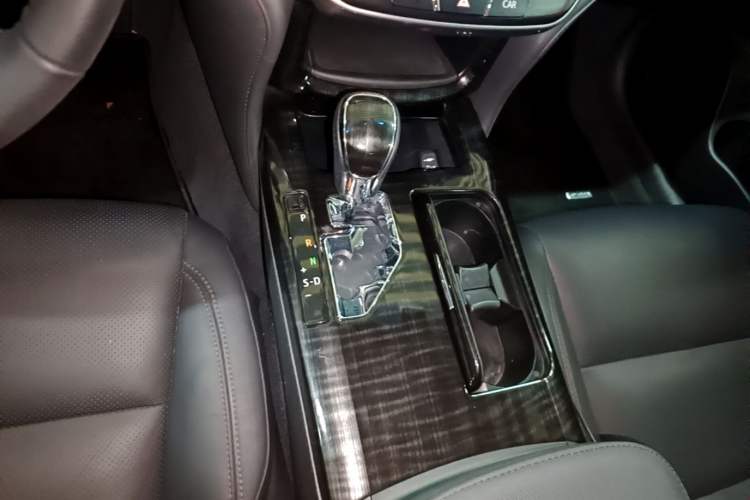 Used Toyota Crown 2015 2.0T Fashion Edition Gear Lever