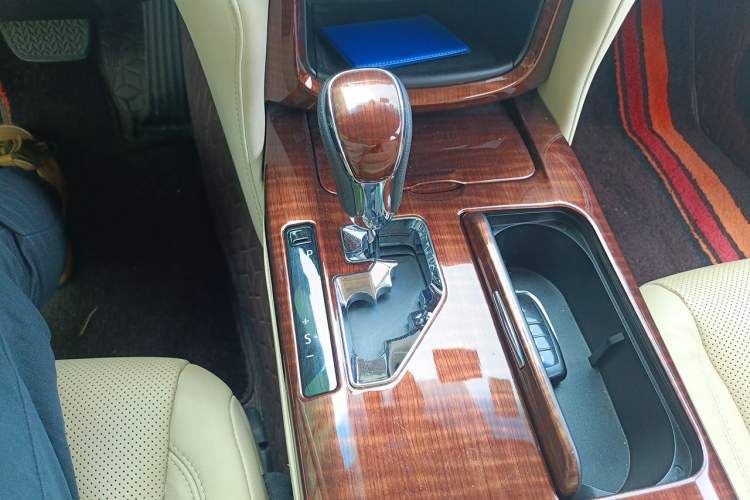 Used Toyota Crown 2015 2.0T Fashion Edition Gear Lever