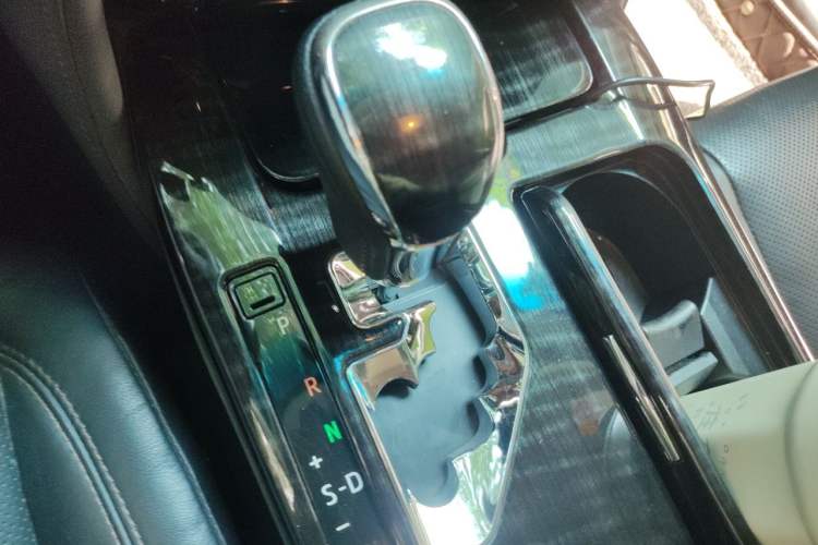 Used Toyota Crown 2015 2.0T Fashion Edition Gear Lever
