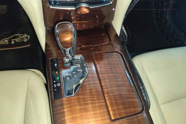 Used Toyota Crown 2015 2.5L Elite Edition Gear Lever