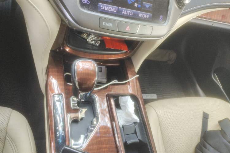 Used Toyota Crown 2015 2.0T Fashion Edition Gear Lever