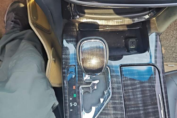 Used Toyota Crown 2015 2.0T Fashion Edition Gear Lever