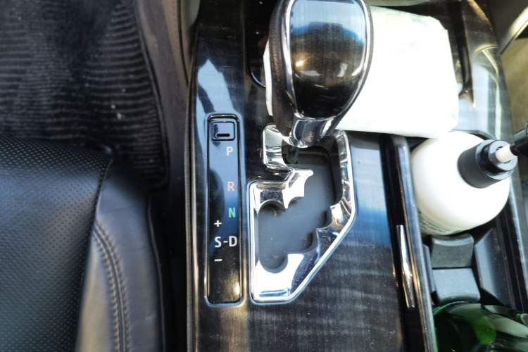 Used Toyota Crown 2015 2.0T Fashion Edition Gear Lever