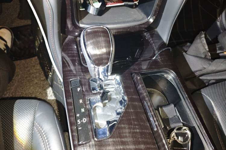 Used Toyota Crown 2015 2.0T Fashion Edition Gear Lever