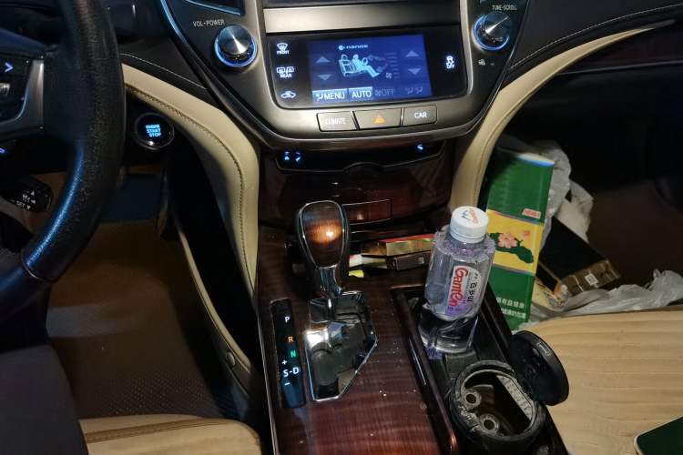 Used Toyota Crown 2015 2.5L Luxury Edition Gear Lever