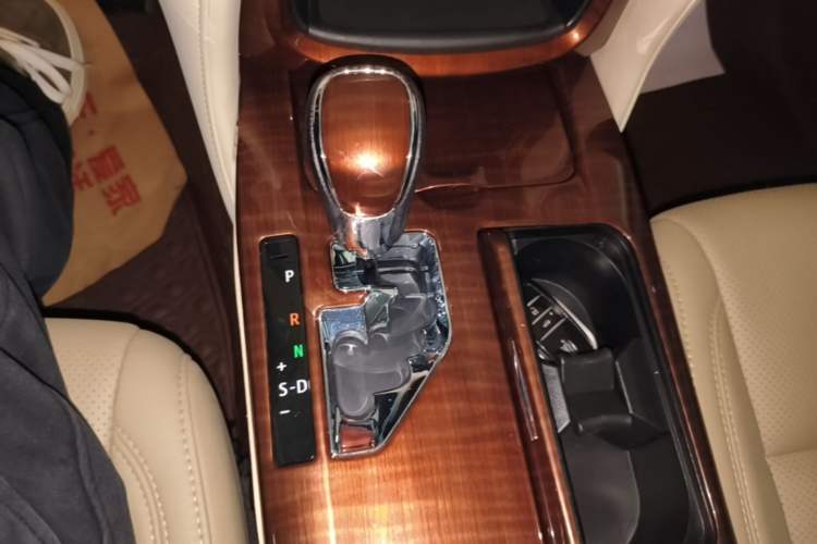 Used Toyota Crown 2015 2.0T Pioneer Edition Gear Lever