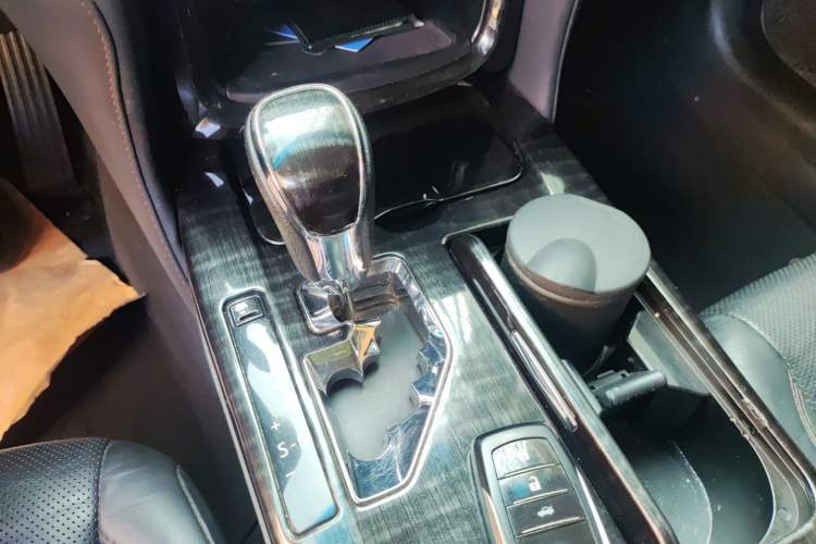 Used Toyota Crown 2015 2.0T Fashion Edition Gear Lever