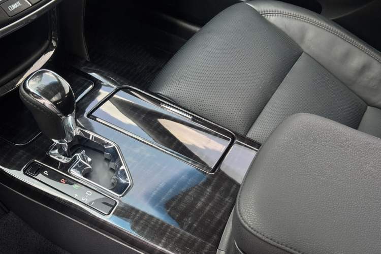 Used Toyota Crown 2015 2.5L Smart Edition Gear Lever