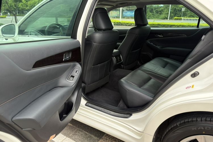 Used Toyota Crown 2015 2.0T Fashion Edition Interior 1