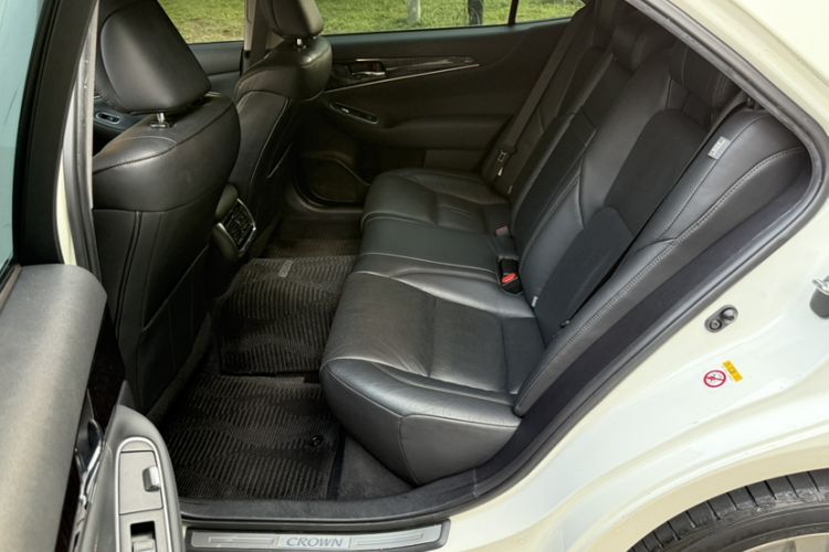 Used Toyota Crown 2015 2.0T Fashion Edition Interior 1