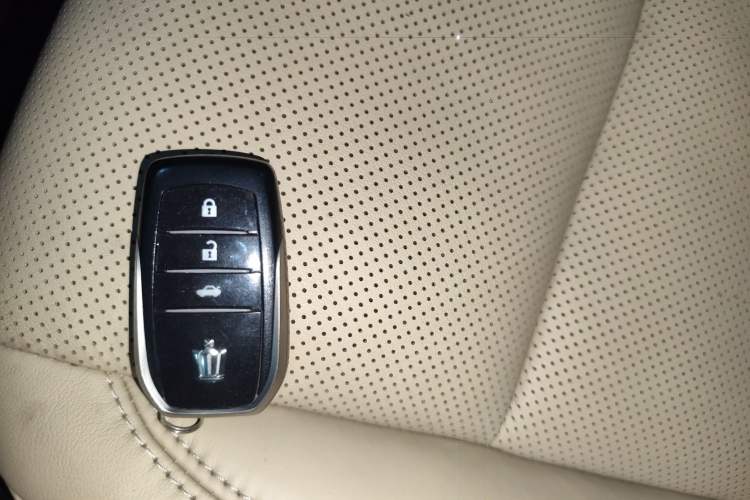 Used Toyota Crown 2015 2.5L Elite Edition Interior 1