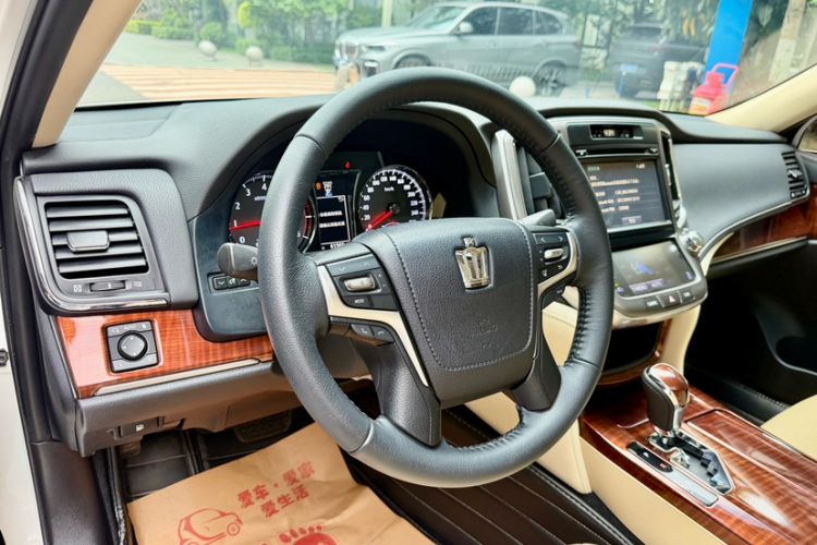 Used Toyota Crown 2015 2.0T Fashion Edition Interior 2