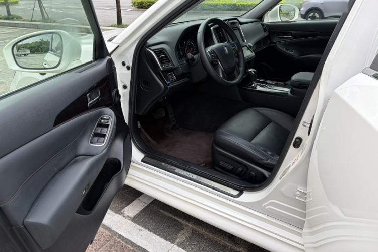 Used Toyota Crown 2015 2.0T Fashion Edition Interior 3