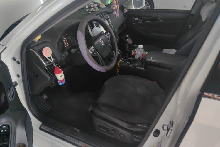 Used Toyota Crown 2015 2.0T Fashion Edition Interior 3