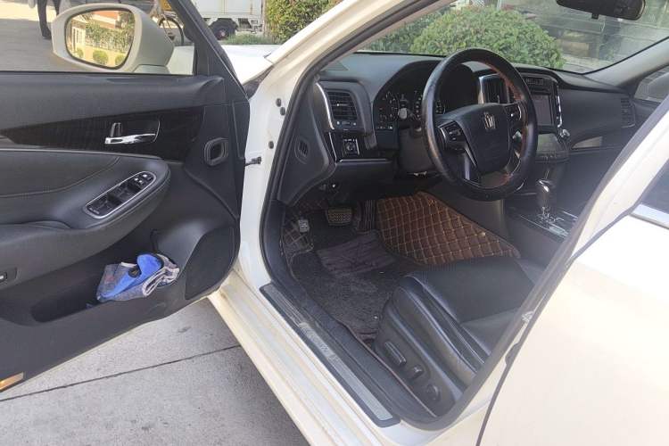 Used Toyota Crown 2015 2.5L Smart Edition Interior 3