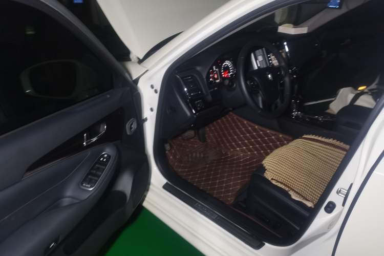 Used Toyota Crown 2015 2.0T Fashion Edition Interior 3