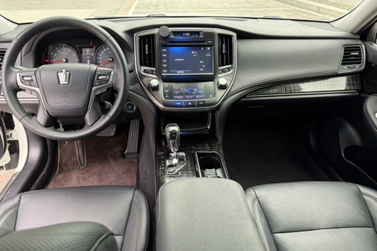 Used Toyota Crown 2015 2.0T Fashion Edition Interior 4