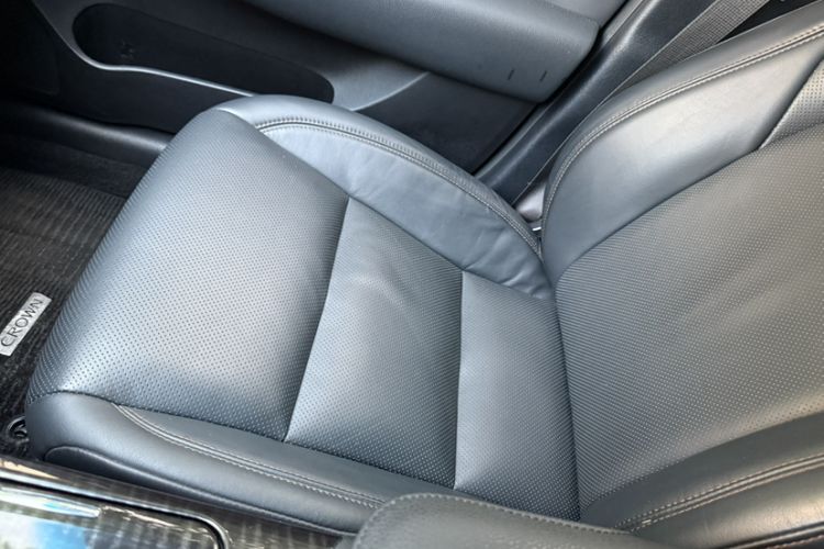 Used Toyota Crown 2015 2.0T Fashion Edition Interior 4