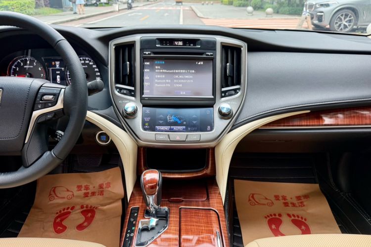 Used Toyota Crown 2015 2.0T Fashion Edition Interior 4