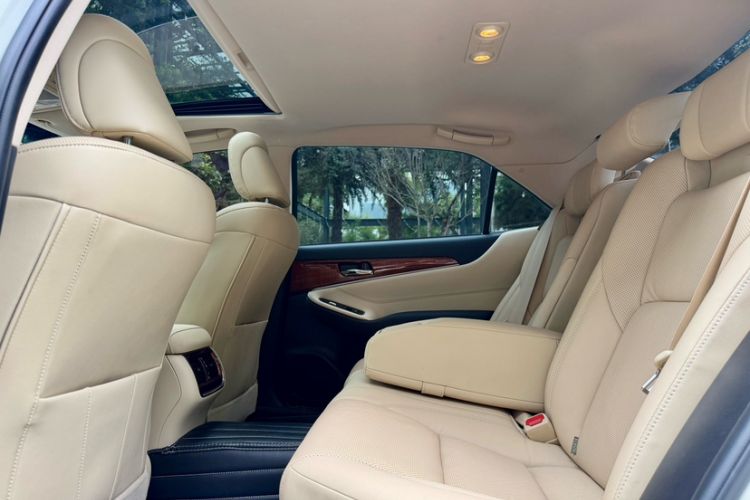 Used Toyota Crown 2015 2.0T Fashion Edition Interior 6