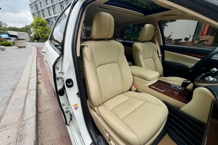 Used Toyota Crown 2015 2.0T Fashion Edition Interior 8