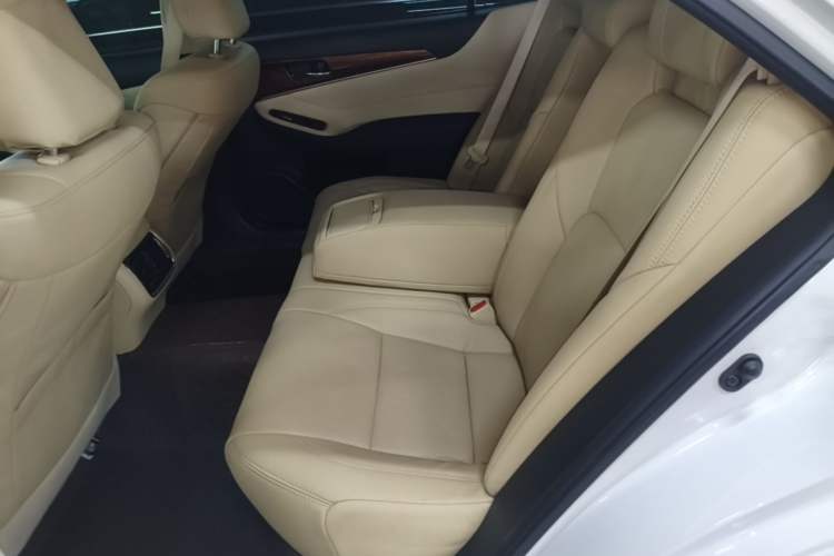 Used Toyota Crown 2015 2.0T Pioneer Edition Left Rear Seat