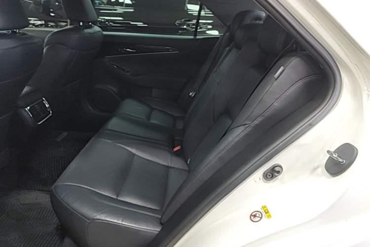 Used Toyota Crown 2015 2.0T Fashion Edition Left Rear Seat
