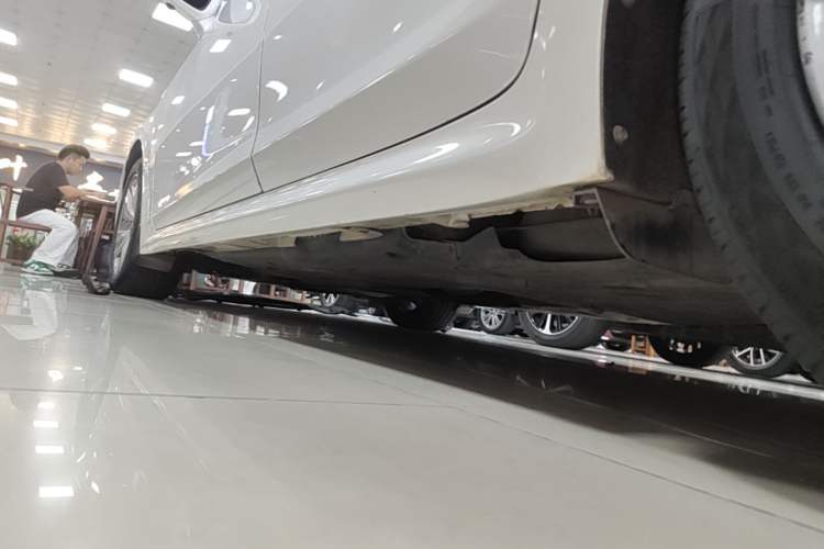 Used Toyota Crown 2015 2.0T Fashion Edition Left Side Sill