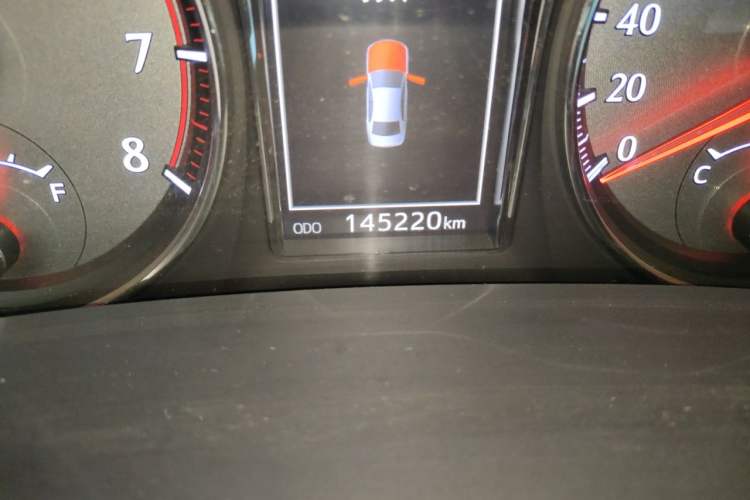 Used Toyota Crown 2015 2.0T Fashion Edition Odometer Close Up
