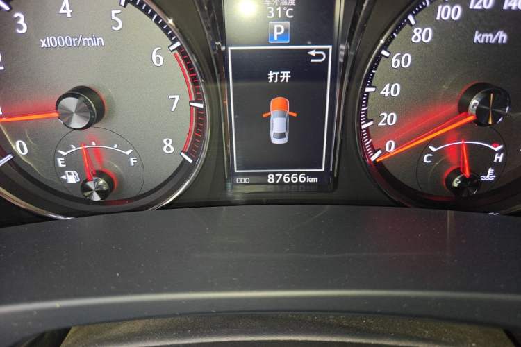 Used Toyota Crown 2015 2.0T Fashion Edition Odometer Close Up