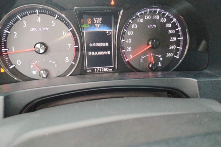 Used Toyota Crown 2015 2.0T Elite Edition Odometer Close Up