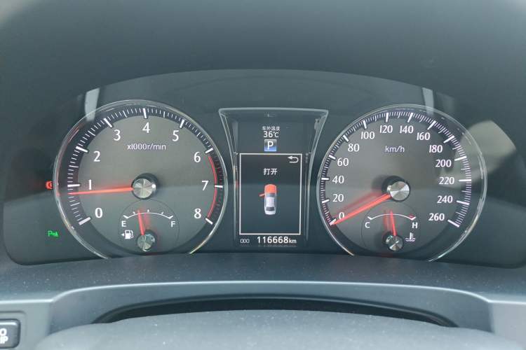 Used Toyota Crown 2015 2.0T Fashion Edition Odometer Close Up