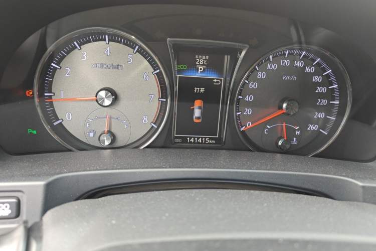 Used Toyota Crown 2015 2.0T Fashion Edition Odometer Close Up