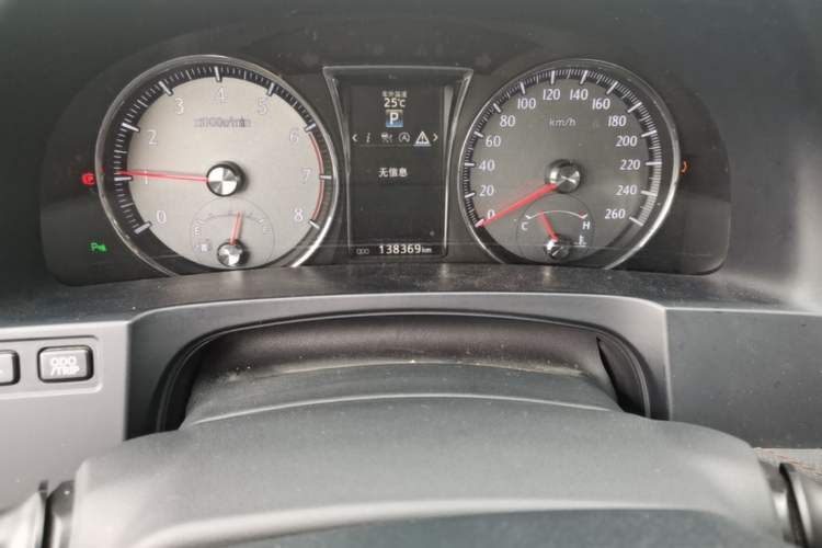 Used Toyota Crown 2015 2.0T Fashion Edition Odometer Close Up