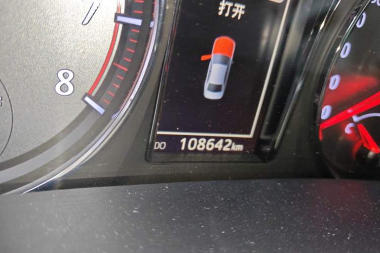 Used Toyota Crown 2015 2.0T Fashion Edition Odometer Close Up