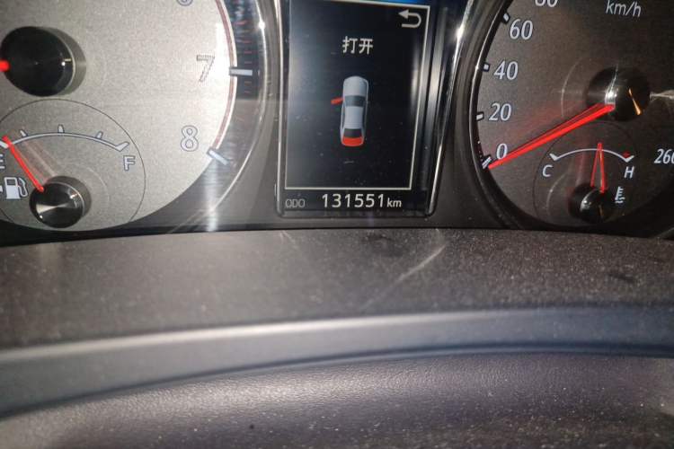 Used Toyota Crown 2015 2.0T Pioneer Edition Odometer Close Up