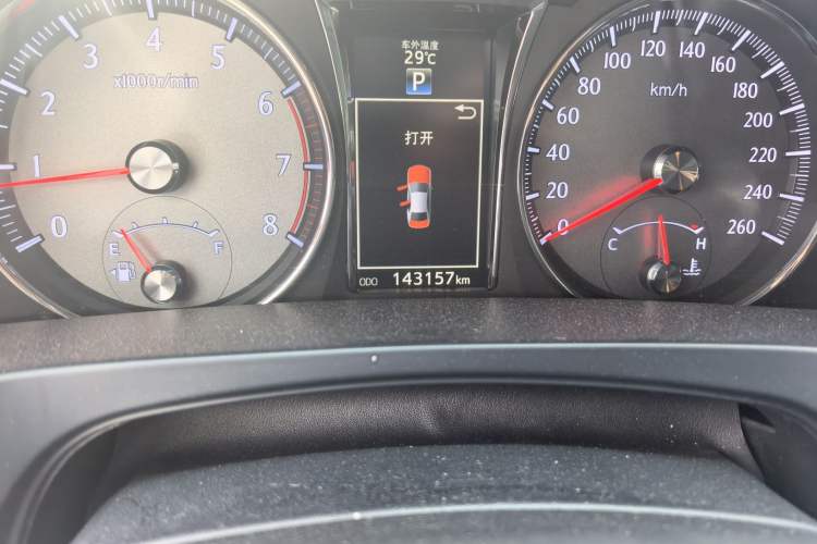 Used Toyota Crown 2015 2.0T Fashion Edition Odometer Close Up