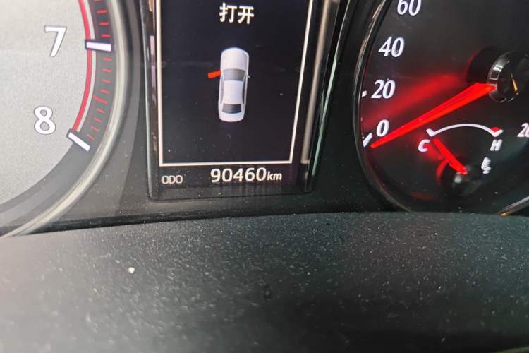 Used Toyota Crown 2015 2.0T Fashion Edition Odometer Close Up
