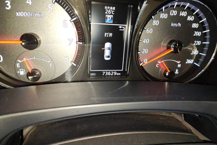 Used Toyota Crown 2015 2.0T Fashion Edition Odometer Close Up