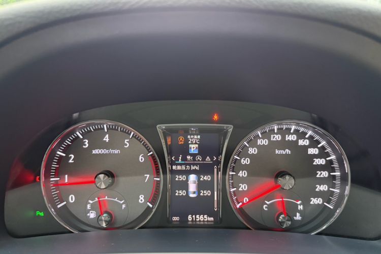 Used Toyota Crown 2015 2.0T Fashion Edition Odometer Close Up