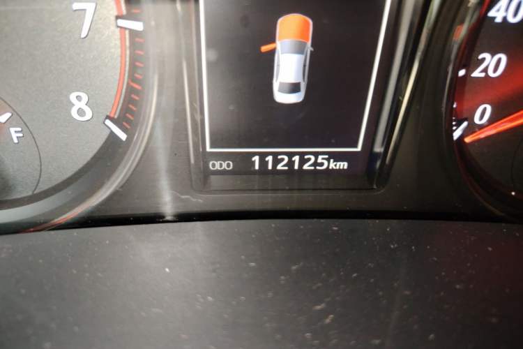 Used Toyota Crown 2015 2.0T Fashion Edition Odometer Close Up