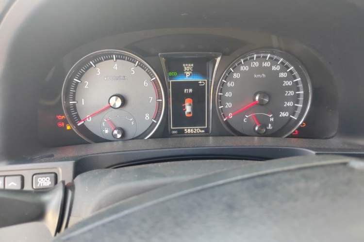 Used Toyota Crown 2015 2.0T Fashion Edition Odometer Close Up
