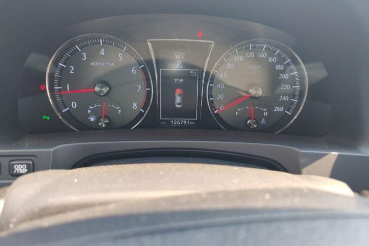 Used Toyota Crown 2015 2.0T Fashion Edition Odometer Close Up