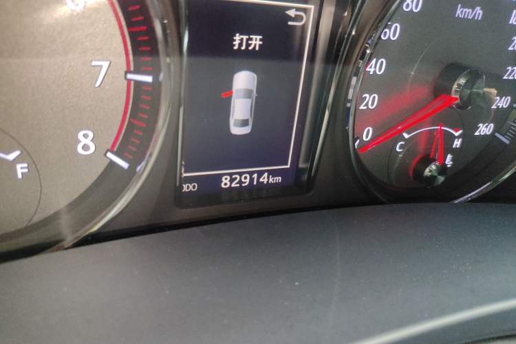 Used Toyota Crown 2015 2.0T Fashion Edition Odometer Close Up