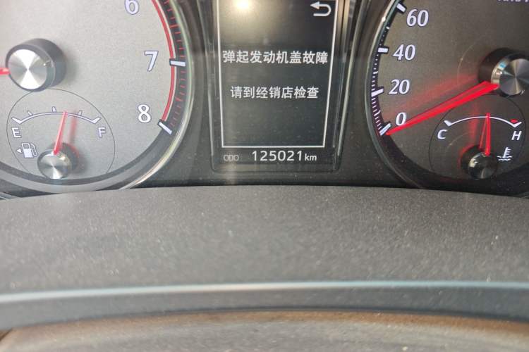 Used Toyota Crown 2015 2.0T Fashion Edition Odometer Close Up