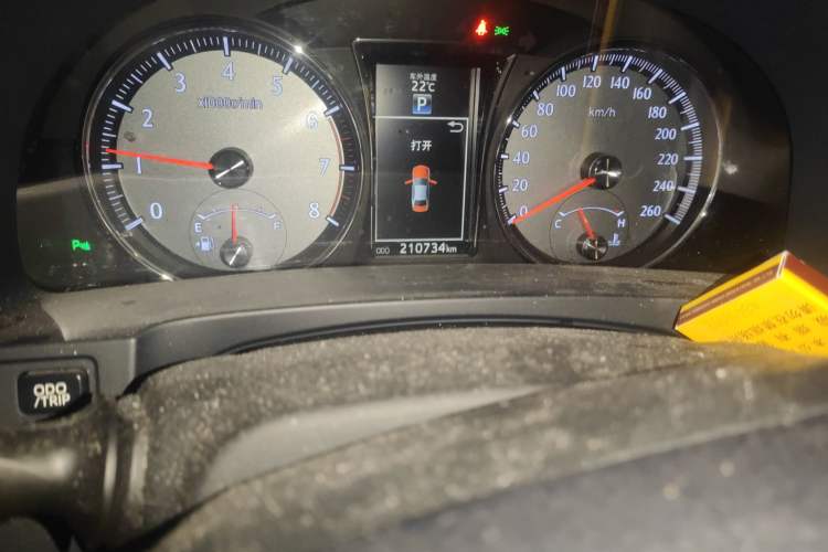 Used Toyota Crown 2015 2.0T Fashion Edition Odometer Close Up