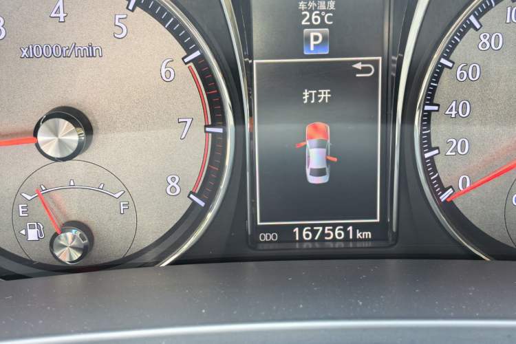 Used Toyota Crown 2015 2.0T Fashion Edition Odometer Close Up