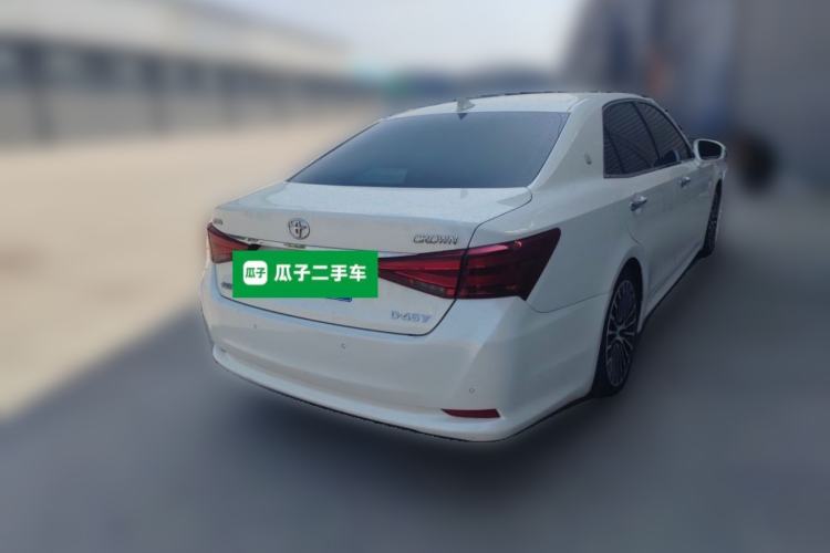 Used Toyota Crown 2015 2.0T Fashion Edition Rear Right 45 Deg