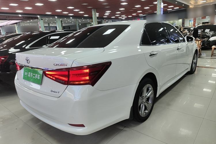 Used Toyota Crown 2015 2.0T Fashion Edition Rear Right 45 Deg