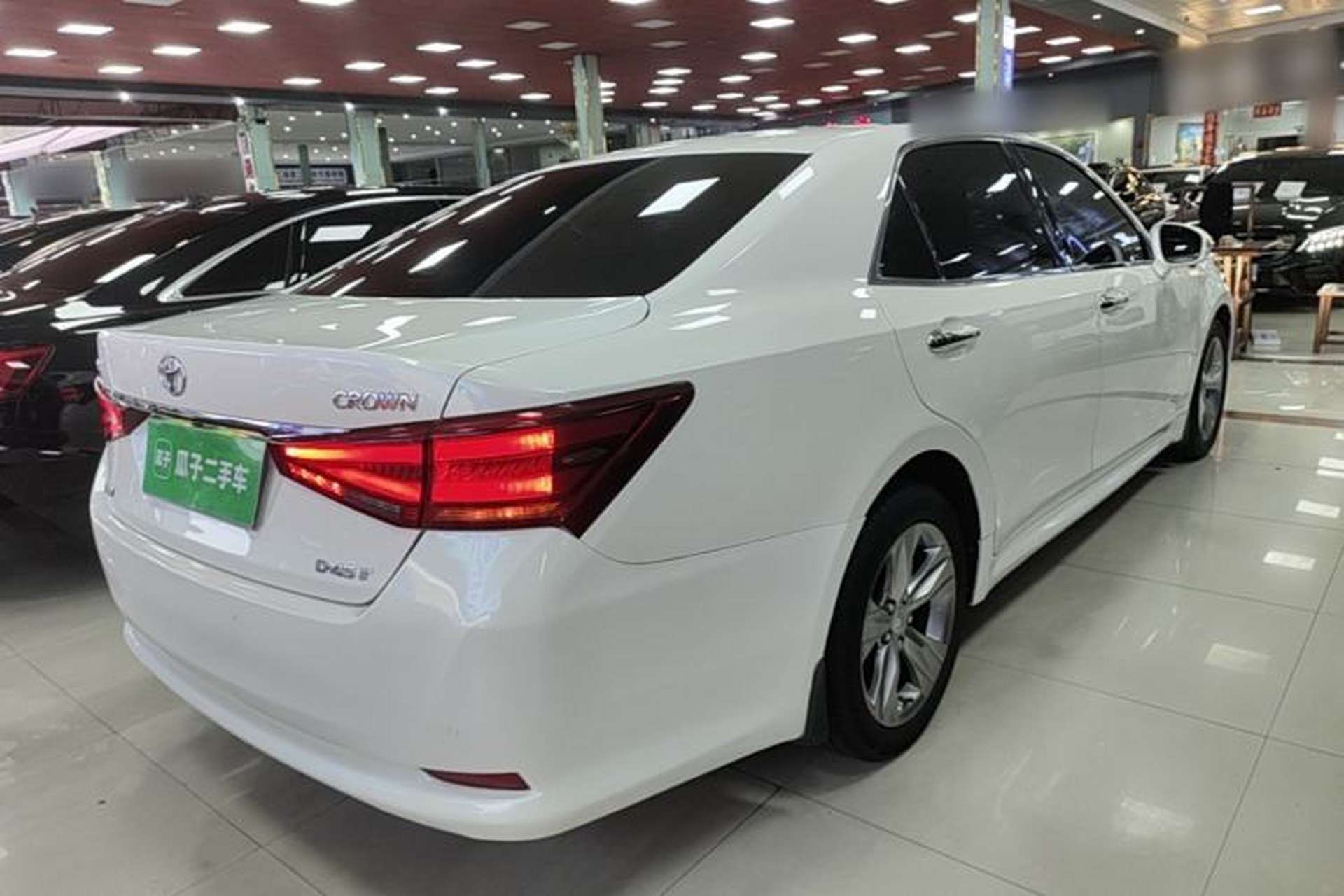 Used Toyota Crown 2015 2.0T Fashion Edition Rear Right 45 Deg